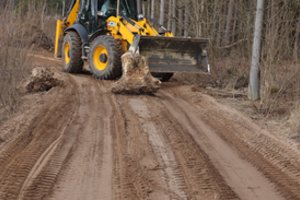 Kauno rajono savivaldybė stabdo žvyro kasėjų buldozerius Pakarklės miške
