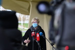 Ligoninėms didinant COVID-19 pacientams skirtų lovų skaičių – I. Šimonytės žinia dėl atveriamų veiklų