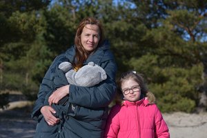 Penkių vaikų mama Neringa: mokosi universitete, įkūrė knygų klubą, filmuojasi reklamose ir dirba gide