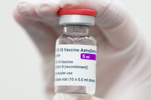 SAM: antro „AstraZeneca“ skiepo datą paankstinti galima tik švietimo darbuotojams