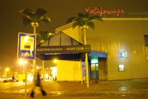 Klaipėdoje nebeliko legenda tapusio stogelio su palmėmis, o šalia esančios patalpos keičia veidą bei paskirtį