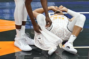 „Pacers“ laimėjo be D. Sabonio, o „Magic“ nesėkmę aptemdė ir šiurpi gynėjo D. Cannady trauma