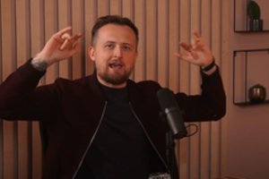 Kokią sporto šaką humoristas M. Katleris vadina šių metų atradimu?