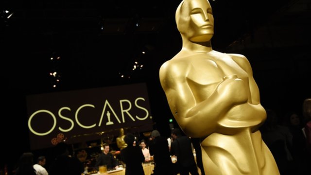 Praūžė kino gerbėjų laukta „Oskarų“ įteikimų ceremonija: vienas filmas sulaukė ypatingo dėmesio