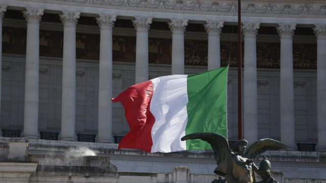 Europa švelnina karantino suvaržymus: Italijoje duris atveria teatrai ir koncertų salės