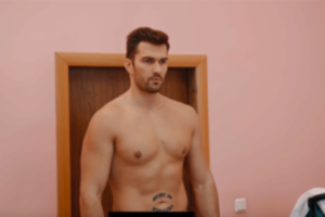 Žilvinas Tratas apsinuogino prieš būrį merginų