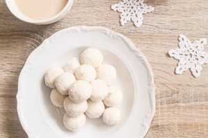 Sniego gniūžtės: lengvai ir greitai paruošiamas skanėstas iš varškės