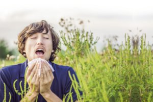 Kai pavasariniai žiedai ima kelti nerimą: kaip palengvinti alergijos simptomus