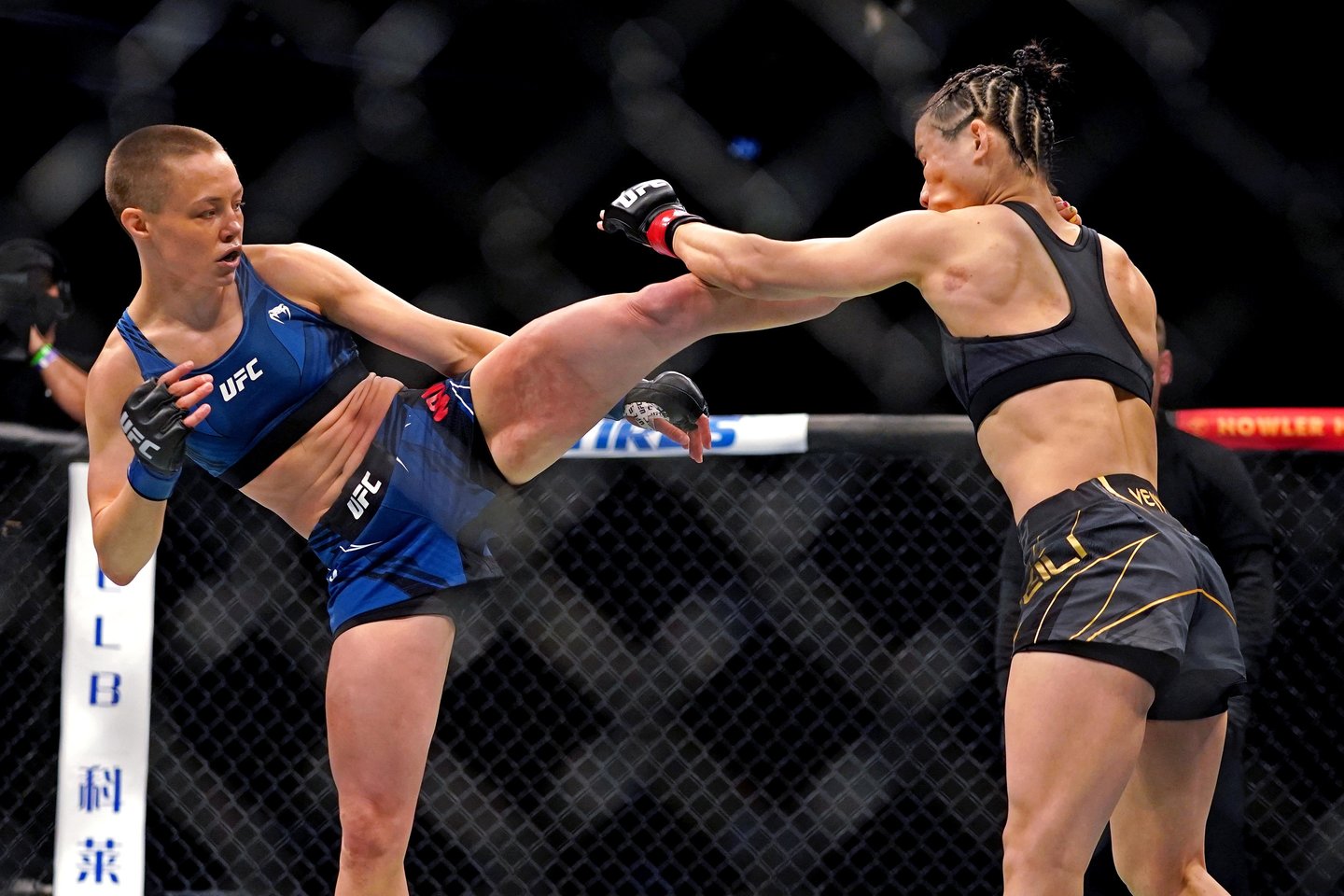 Rose Namajunas tapo pirmąja moterimi UFC, kuri susigrąžino čempionės titulą.<br>Reuters/Scanpix.com nuotr.