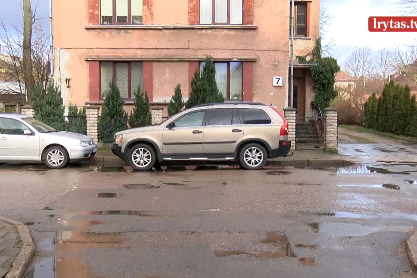 Vilniuje nusipirkę automobilį ir sugrįžę juo namo klaipėdiečiai suvokė, kad įsigijo „karstą ant ratų“.<br>Stop kadras