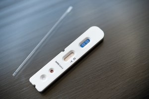 Keliuose prekybos tinkluose jau galite nusipirkti greitąjį antigeno testą, kiti – dvejoja