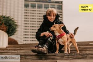 Prie ežero rasto blusų sukandžioto šunelio šiandien neįmanoma pažinti – tikras miestietis