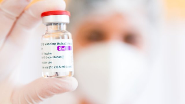 JAV nepasiturinčioms šalims žada išdalinti virš 60 mln. „AstraZeneca“ vakcinos dozių