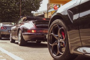 Naujai susikūręs automobilių gamintojų koncernas mažina sąnaudas: vieniems vairuotojams tai nepatiks 