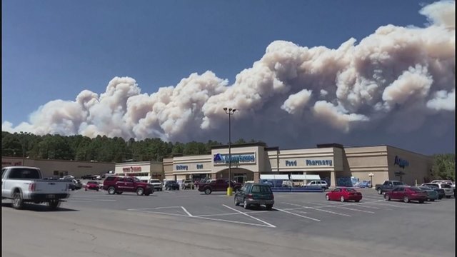 Naujojoje Meksikoje siaučia miškų gaisrai: ugnis sunaikino 2500 hektarų plotą