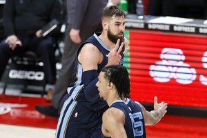 „Grizzlies“ pergalės vaisių nenuskynė, tačiau J. Valančiūnas buvo rezultatyviausias komandoje