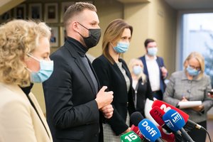 Valdančiųjų stovykloje – įtampa ir kaltinimai: pasišiaušusi Laisvės partija grasina vis garsiau