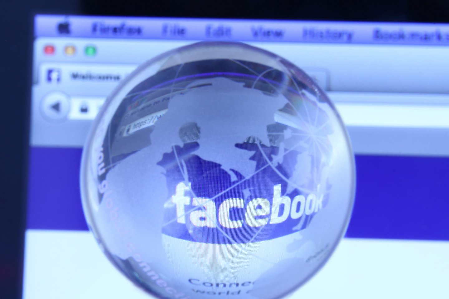 JAV „Facebook Inc.“, kuriai priklauso didžiausias pasaulyje socialinis tinklas, grynąjį pelną pirmąjį 2021-ųjų ketvirtį padidino 94 proc., pajamoms dėl įplaukų iš reklamos šuolio augus 48 procentais.<br>123rf nuotr.