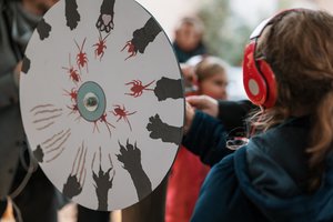 Vilnių kitaip atrasti kviečia poezijos spektaklis „Miesto eilės“