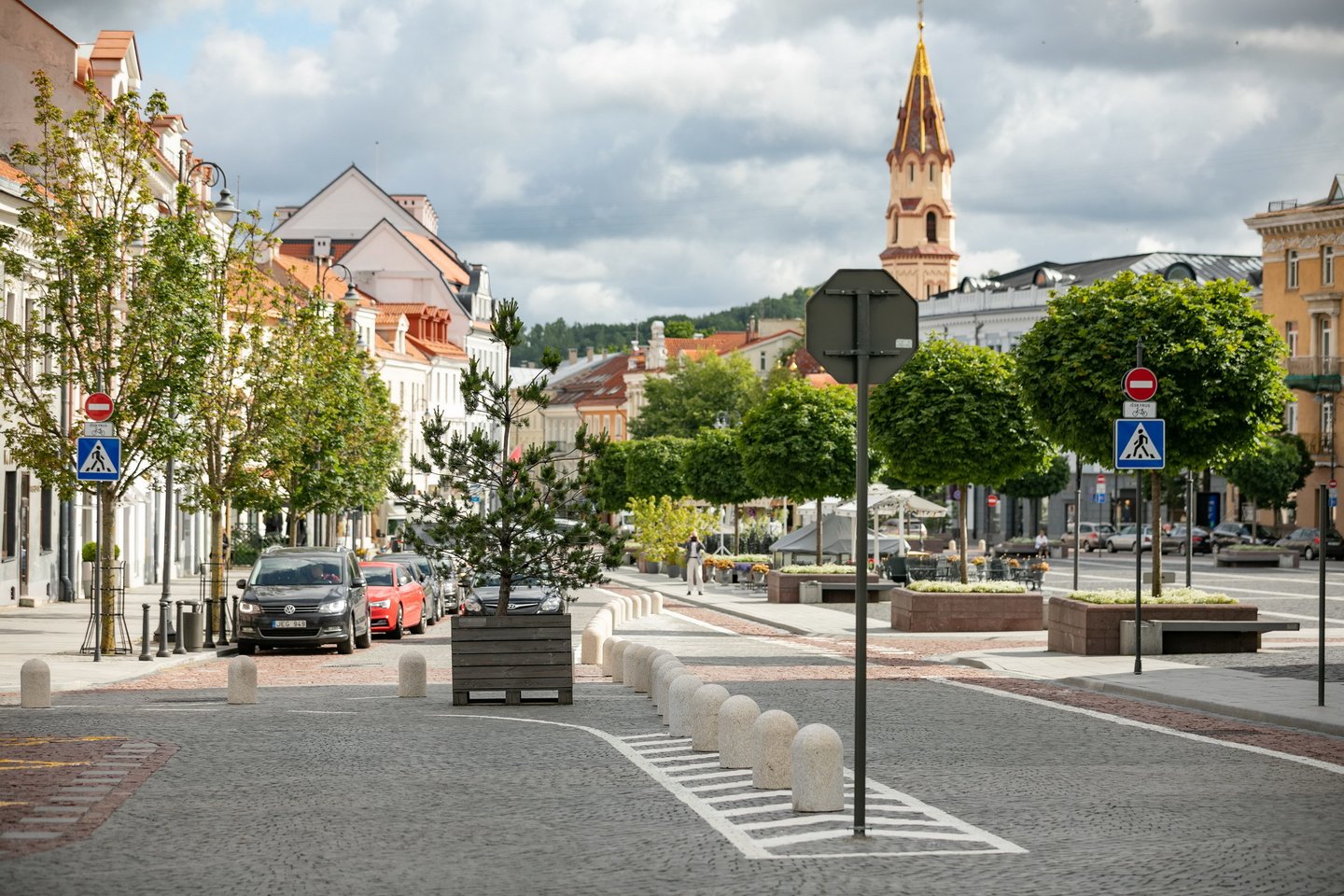 Vilnius toliau atlaisvina Senamiestį nuo automobilių ir eismo keliamo triukšmo bei taršos, taip darydamas jį dar patogesnį ir saugesnį pėstiesiems, dviratininkams.<br>Pranešėjų spaudai nuotr.
