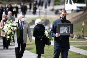 Rašytojas Vytautas Bubnys išlydėtas į paskutinę kelionę