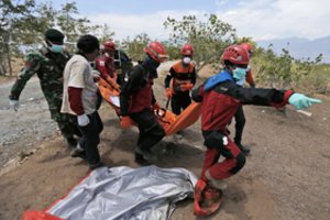 Indonezijoje susidarius žemės nuošliaužai žuvo 3 žmonės, dar 9 dingo