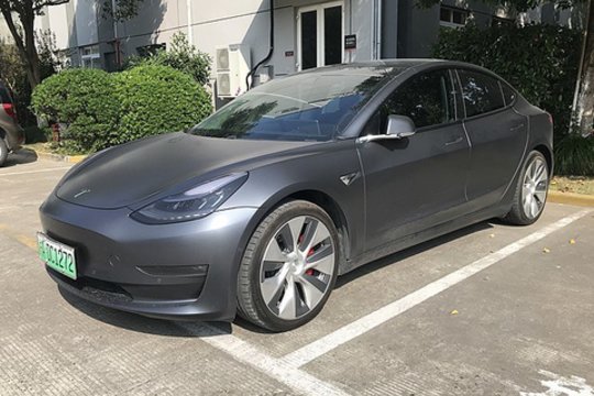 „Tesla“ savininkai Kinijoje į savo automobilius montuoja pedalus filmuojančias kameras – kam to reikia?