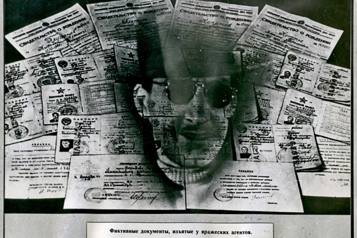 Virtualioje parodoje „KGB sulaikyti užsienio žvalgai ir jų įranga“ naudojama medžiaga saugoma Okupacijų ir laisvės kovų muziejaus rinkinyje „Sovietų represinių žinybų veikla“.