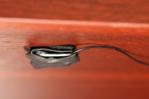 Nacionaliniam saugumui svarbios įmonės vadovės kabinete – pasiklausymo aparatūra