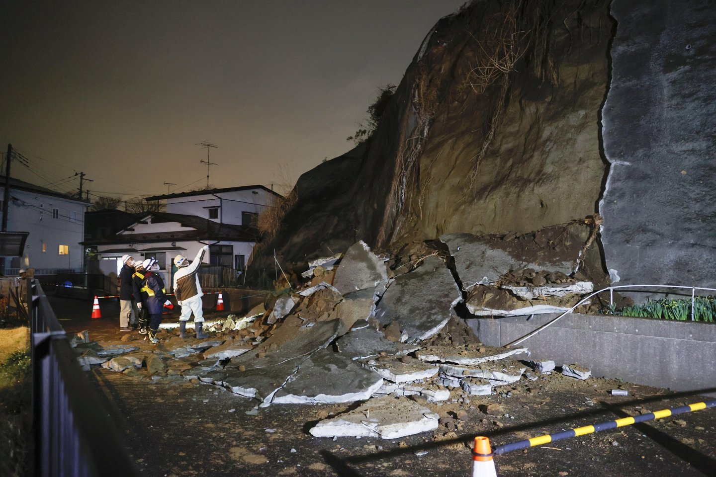  Prie Japonijos krantų įvyko 6,8 balo žemės drebėjimas, cunamių grėsmės nėra.<br> Reuters/Scanpix nuotr.