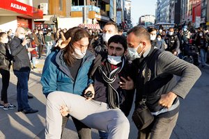 Stambule policija sulaikė dešimtis uždraustos demonstracijos dalyvių