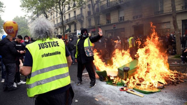 Europoje nuvilnijo Gegužės 1-osios protestų banga: mitingai peraugo į riaušes 