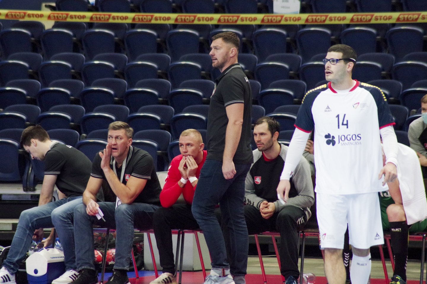 Lietuvos rankininkai jau yra pajutę portugalų jėgą.<br>V.Ščiavinsko nuotr.