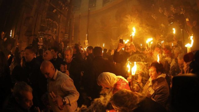 Pasaulio stačiatikiai šventė Velykų ugnies perdavimo ceremoniją