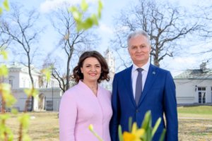 G. ir D. Nausėdos sveikina su Motinos diena: mamos yra gyvybės siūlas, kuris dovanoja mums viltį