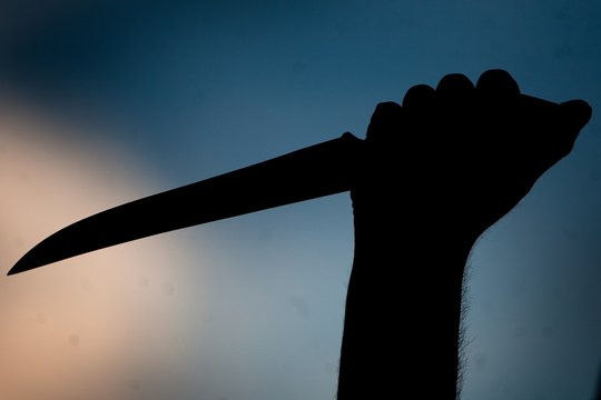 Girti vyriškiai švaistėsi peiliu ir liejo kraują