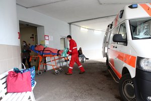 Neatsargumo kaina: taranuotą motociklininką ištiko koma