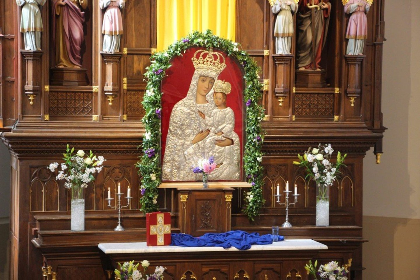  Švč. Mergelės Marijos su kūdikiu ant rankų paveikslas sugrįžo į Krekenavos baziliką po restauracijos.<br> Organizatorių nuotr.