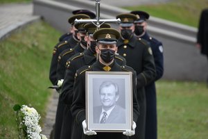 Vilniuje į paskutinę kelionę išlydėtas ilgametis Seimo narys, signataras Kęstutis Glaveckas