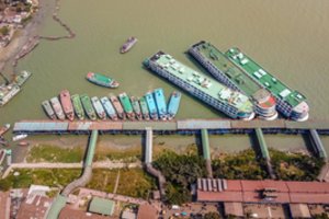 Bangladeše susidūrus laivams žuvo mažiausiai 25 žmonės