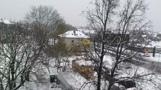 Sniegas pavasario viduryje privertė nustebti: skaitytoja pasidalijo užpustytų Šiaulių vaizdais