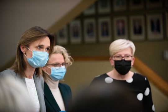 Įtampa dėl galimybių paso: suabejojusiai ir lėšų klausimą iškėlusiai V. Čmilytei-Nielsen – I. Šimonytės atsakas