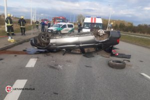 Savaitgalio avarijose sužeisti 34 žmonės