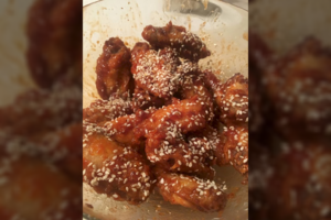 Traškūs korėjietiški vištienos sparneliai: skonis užburs nuo pirmojo kąsnelio