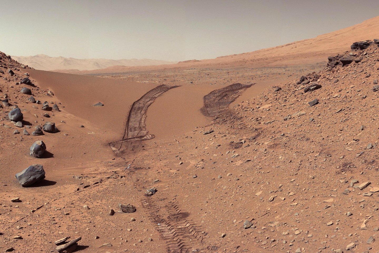  Marsas šiuo metu yra sausesnis už Žemės dykumas. Bet taip buvo ne visada: prieš keturis milijardus metų ten tekėjo upės, tyvuliavo ežerai, plytėjo jūros.<br> ESA nuotr.