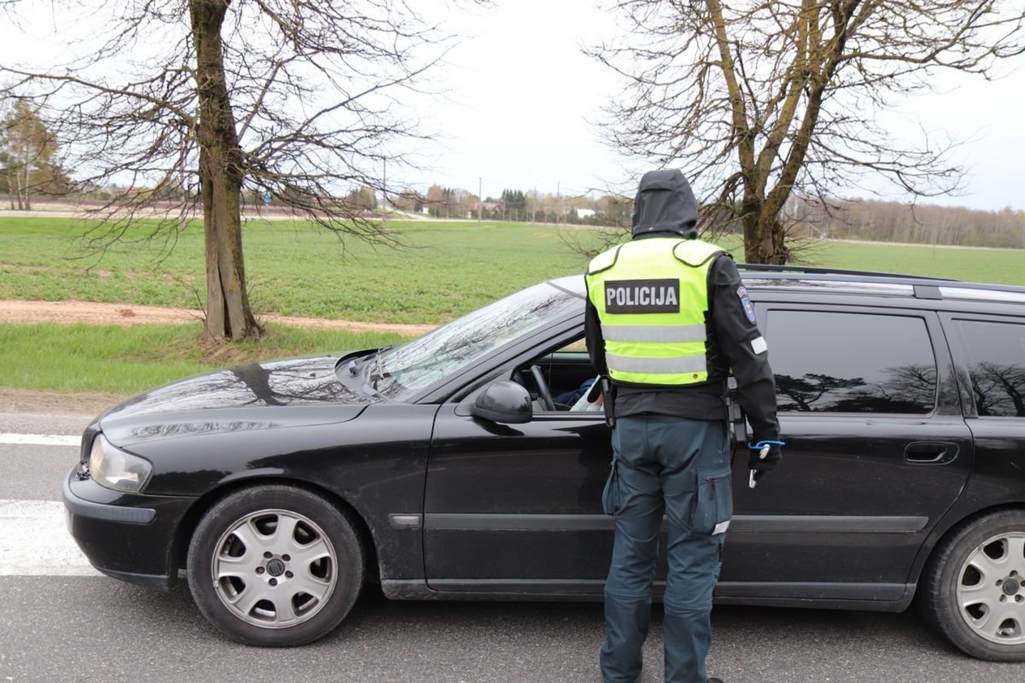 Per savaitę Kelių patrulių kuopos pareigūnai mobiliaisiais greičio matavimo prietaisais užfiksavo 696 greičio viršijimo atvejus.<br>Pranešėjų spaudai nuotr.