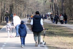 K. Numa įspėja, kad išaugusi valstybės skola turės skaudžių pasekmių : ar tikrai šitaip norima praskolinti ateities kartą? 