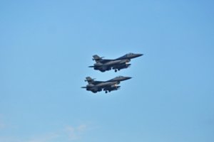 NATO naikintuvai du kartus kilo atpažinti virš Baltijos jūros skridusių Rusijos karinių orlaivių