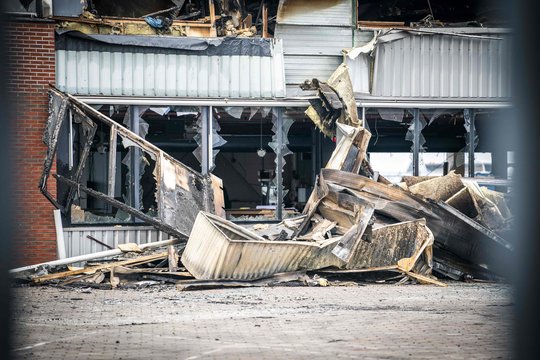 Trys lietuviai žuvo per didžiulį gaisrą Nyderlanduose: kūnus rado tik užgesinę ugnį