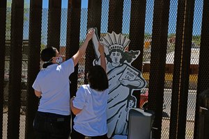 JAV prasidės D. Trumpo laikais išskirtų migrantų šeimų sujungimas